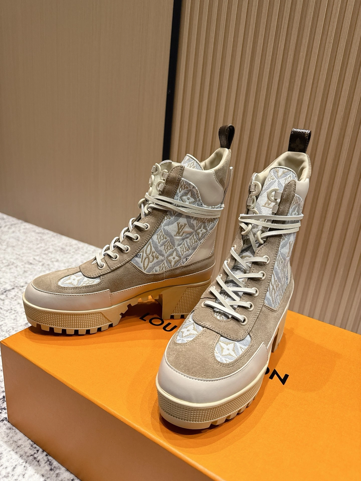 COCO-- 8V 1A9RCS cowhide Heel height ：7cm Waterproof：3.5cm item:E-X362J2909